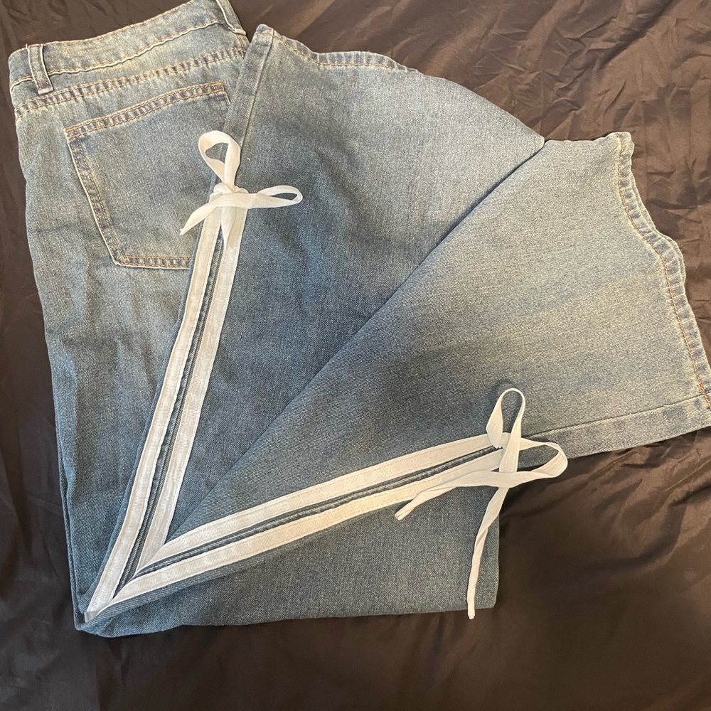 Ribbon jeans Women's Blue Jeans with White Stripe Detail